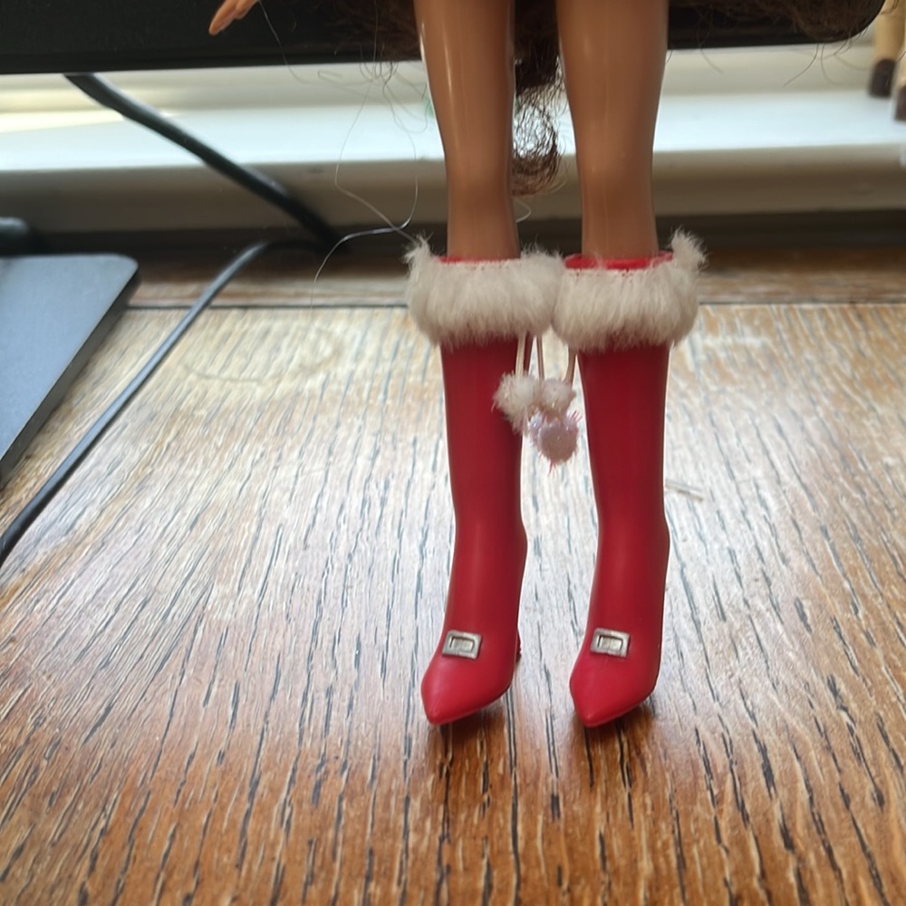Bratz Rare 2007 Holiday Yasmin Doll - Picture 3 of 3